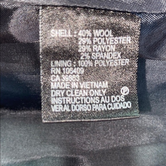 Tahari two-piece skirt suit - Picture 8 of 9